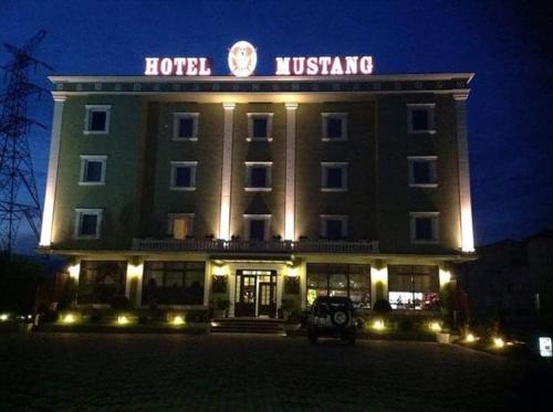 Hotel Mustang in คอมบินัต