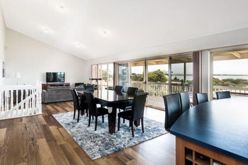 Hindmarsh Hideaway- Waterfront pet friendly NBN Private jetty in Hindmarsh Island