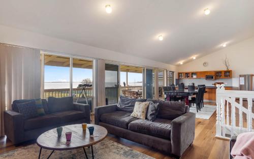 Hindmarsh Hideaway- Waterfront pet friendly NBN Private jetty