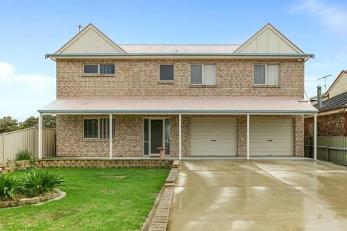 Hindmarsh Hideaway- Waterfront pet friendly NBN Private jetty in Hindmarsh Island