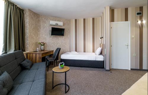 Bistra & Galina Hotel - image 14