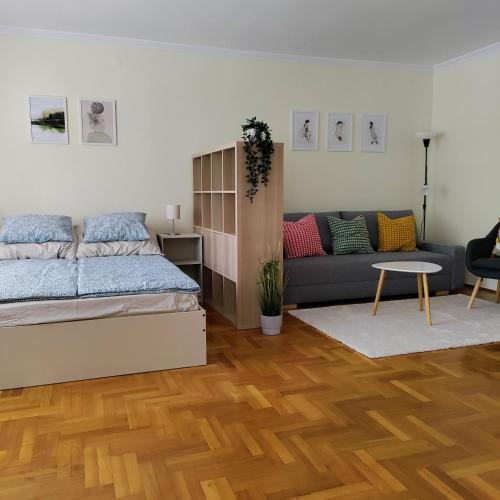 Zorka Apartman, Segedín