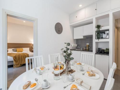 The Best Rent - Two-bedroom apartment in Colosseum area