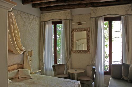 Double or Twin Room with View image 8