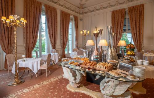 Food and beverages, Chateau De Rochecotte in Saint-Patrice
