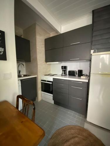 Kitchen, Unique wood house apartment, FREE PARKING, 2 BIKES AVAILABLE in Itaharju