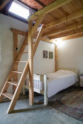 1 double bed, 2 twin beds