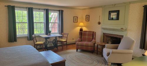 Hawks House Inn - Accommodation - Walpole