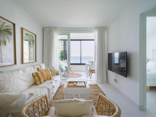 Seaside Apt with Sunset Views and Fast Wifi Seaside Apt with Sunset Views and Fast Wifi