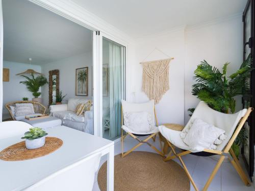 Seaside Apt with Sunset Views and Fast Wifi Seaside Apt with Sunset Views and Fast Wifi