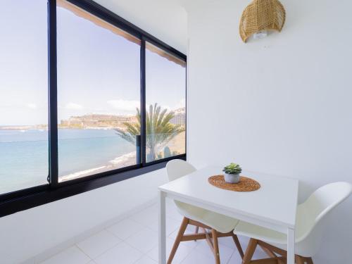 Seaside Apt with Sunset Views and Fast Wifi Seaside Apt with Sunset Views and Fast Wifi