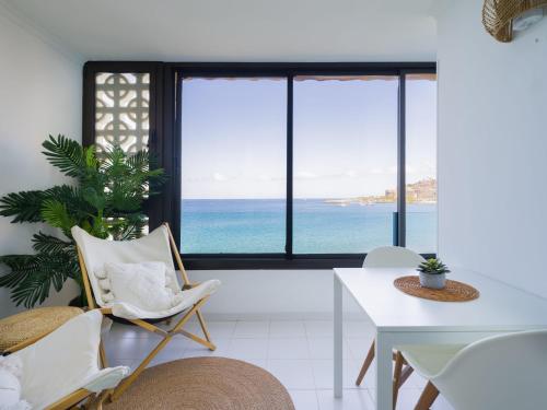 Seaside Apt with Sunset Views and Fast Wifi Seaside Apt with Sunset Views and Fast Wifi