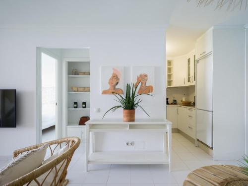 Seaside Apt with Sunset Views and Fast Wifi Seaside Apt with Sunset Views and Fast Wifi