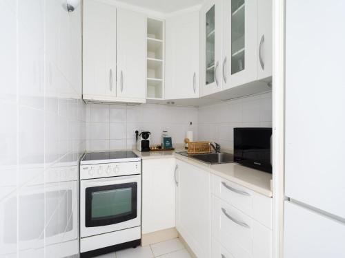 Seaside Apt with Sunset Views and Fast Wifi Seaside Apt with Sunset Views and Fast Wifi