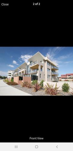 B&B Tuggeranong Administrative District - GREENWAY WATERS 2 bed Apartment - Bed and Breakfast Tuggeranong Administrative District