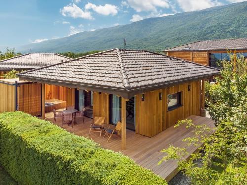 Lodge with jacuzzi