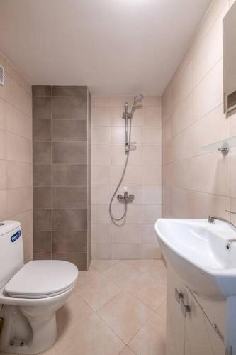 Gorgeous 2 BDRM fully equipped flat, TOP location, Sofia (photo 9)
