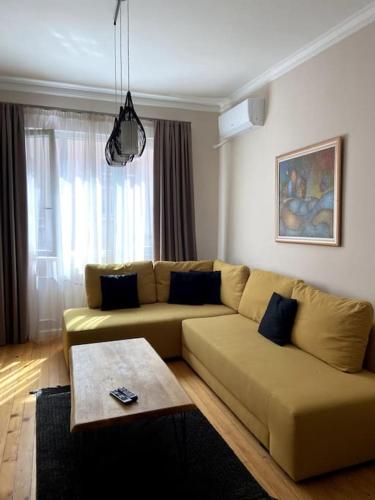 Gorgeous 2 BDRM fully equipped flat, TOP location, Sofia (photo 10)