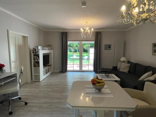 Kleine Villa Marleen, Ferienwohnung in ชเนเฟอร์ดินเกน