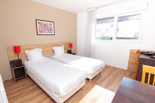 Studio twin beds