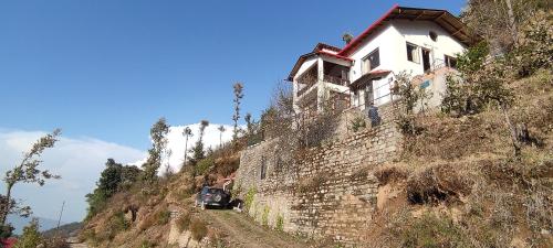 Hostie Katie's Abode - 3 BHK Homestay, Hartola near Mukteshwar