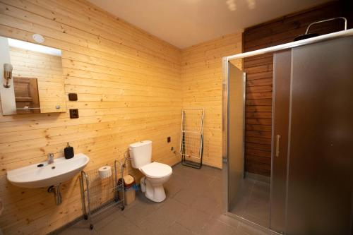 2 bedrooms, 3 beds