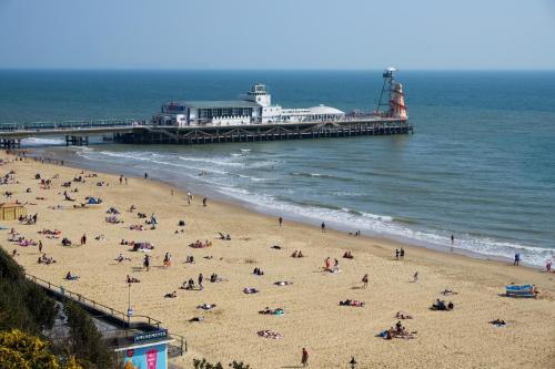 Beach, The Hideaway - 1 MINUTE FROM 02 ACADEMY - FREE PARKING - 5 MINUTES FROM THE BEACH - FAST WI-FI - SMA in Bournemouth