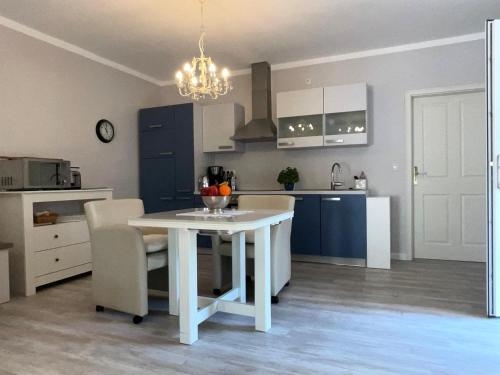 ห้องครัว, Kleine Villa Marleen, Ferienwohnung in ชเนเฟอร์ดินเกน