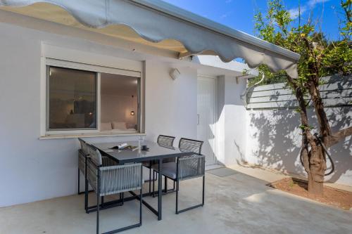 Seaside Nestie by BluPine, Athen