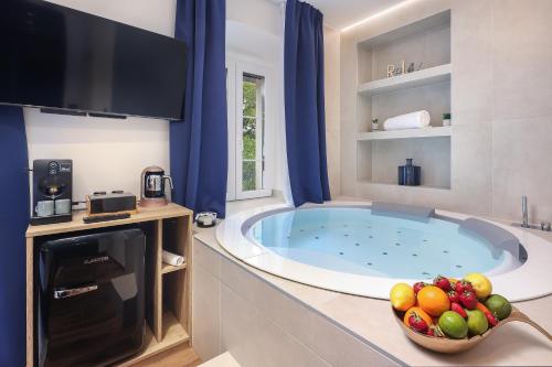 Deluxe Double Room with Sea View image 10