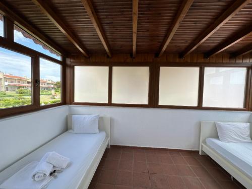 Villa Queen - Stunning 4-Bedroom Maisonette in Fourka, Kassandra, Greece