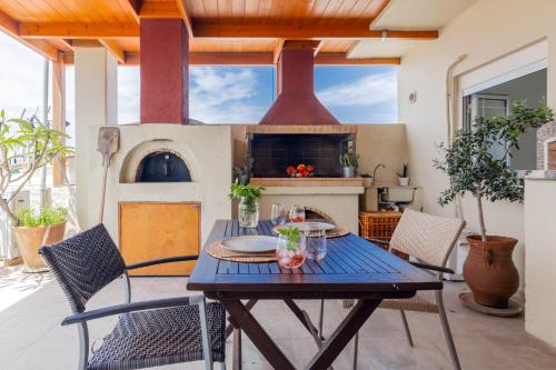 Doma Rooftop Apartment in Nea Alikarnassos