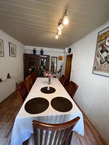 Létesítmények, Gästehaus Linden -Zweibettzimmer (Gastehaus Linden -Zweibettzimmer) in Linden