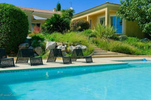 Villa avec piscine, salle de jeux