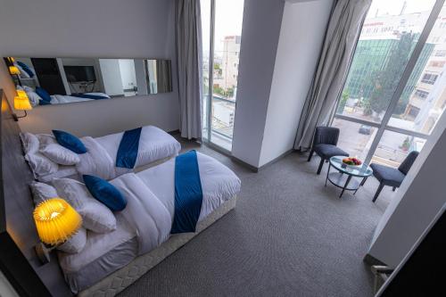 2 twin beds