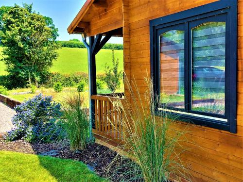 The Malvern Hills, Courtyard Cabins,Tom Cabin