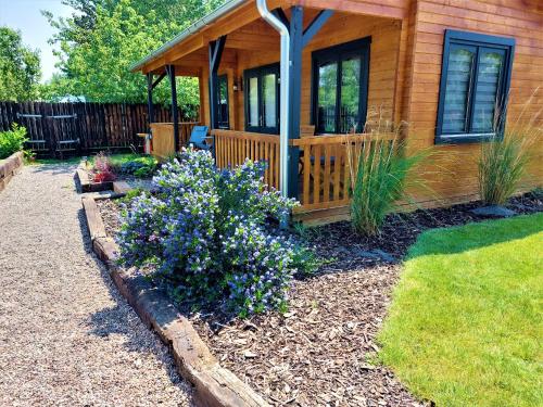 The Malvern Hills, Courtyard Cabins,Tom Cabin