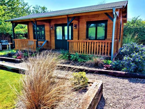 The Malvern Hills, Courtyard Cabins,Tom Cabin - Apartment - Great Malvern