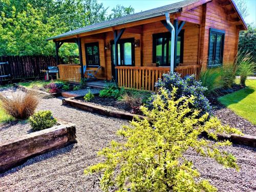 The Malvern Hills, Courtyard Cabins,Tom Cabin