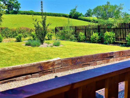 The Malvern Hills, Courtyard Cabins,Tom Cabin