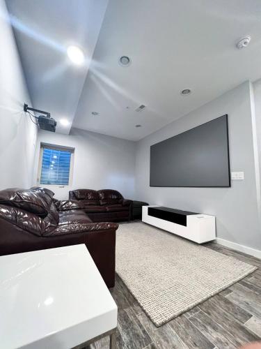 Fishtown Estate ~ Theatre Room ~ Rooftop Terrace in Philadelphia, USA