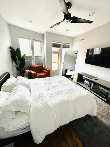 Fishtown Estate ~ Theatre Room ~ Rooftop Terrace in Philadelphia, USA