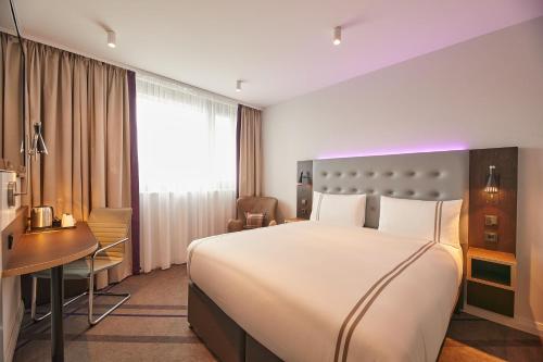 Premier Inn Karlsruhe City Am Wasserturm Hotel