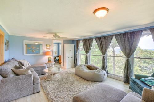 Bright Byrdstown Home w/ Views of Dale Hollow Lake in Albanija (KY)