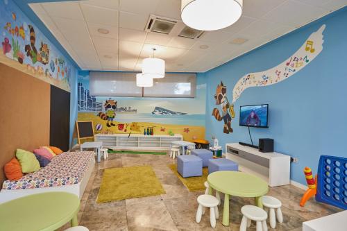 Sandos Benidorm Suites - image 4