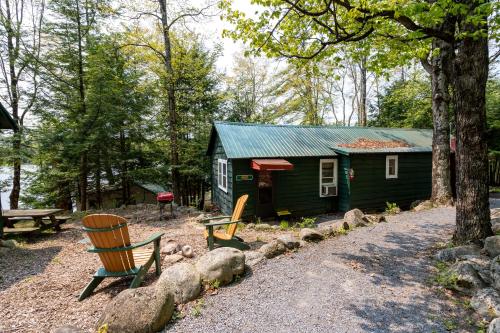 Hide-A-Way Waterfront Cottages - image 7