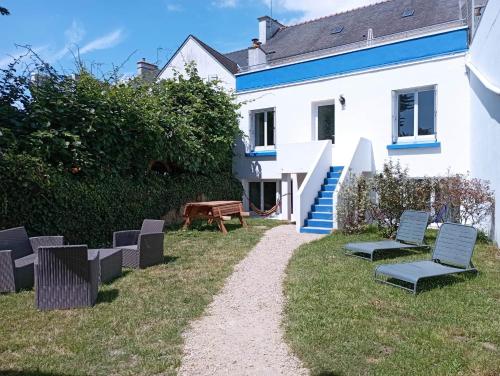 Buitenkant, LE KENAV - STUDIO A 300 M DU PORT in Locmiquélic