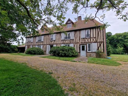 Manoir Familial & Chaleureux gîte à louer Saint-Nicolas-du-Bosc-l'Abbé