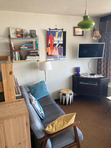 TINY APT w/ balcony and SEAVIEW, even out of your bed !, Ostende (photo 5)