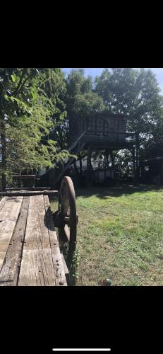 Cabane dans les arbres 7mètres de hauteur - Hotel - Tanavelle